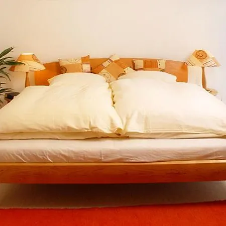 Apartment 57 2, Lindenweg 1 B *