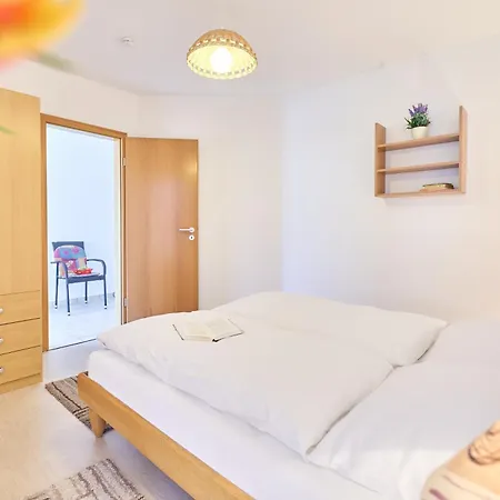 57 2, Lindenweg 1 B Апартаменты