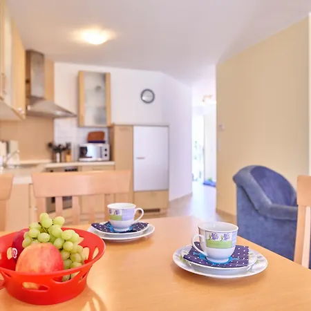 57 2, Lindenweg 1 B Апартаменты *