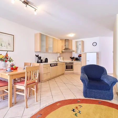 57 2, Lindenweg 1 B Апартаменты *